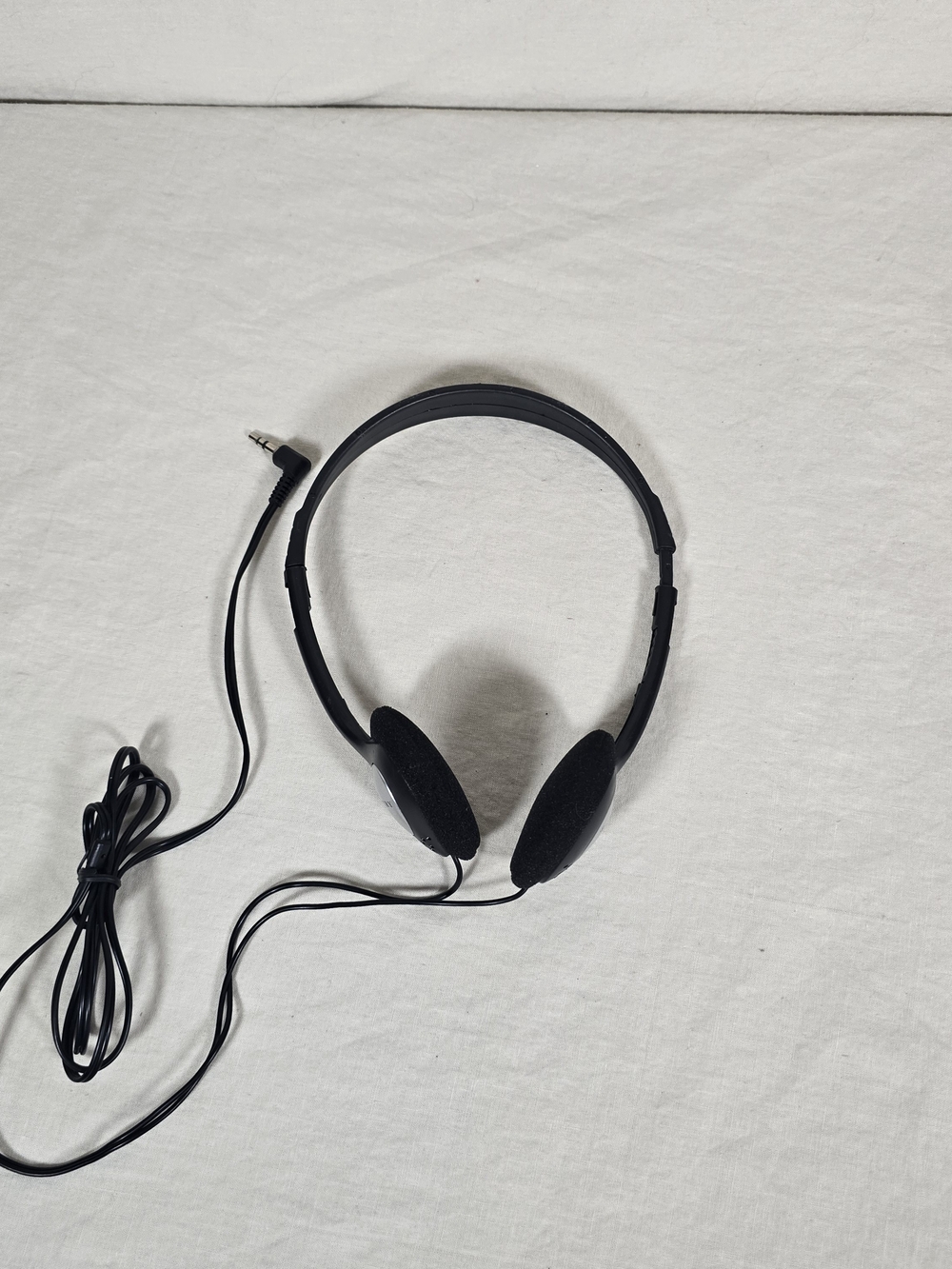 Vintage Sentry Wired Stereo Headphones 3.5mm Black Silver Accents Foam Pads Unte